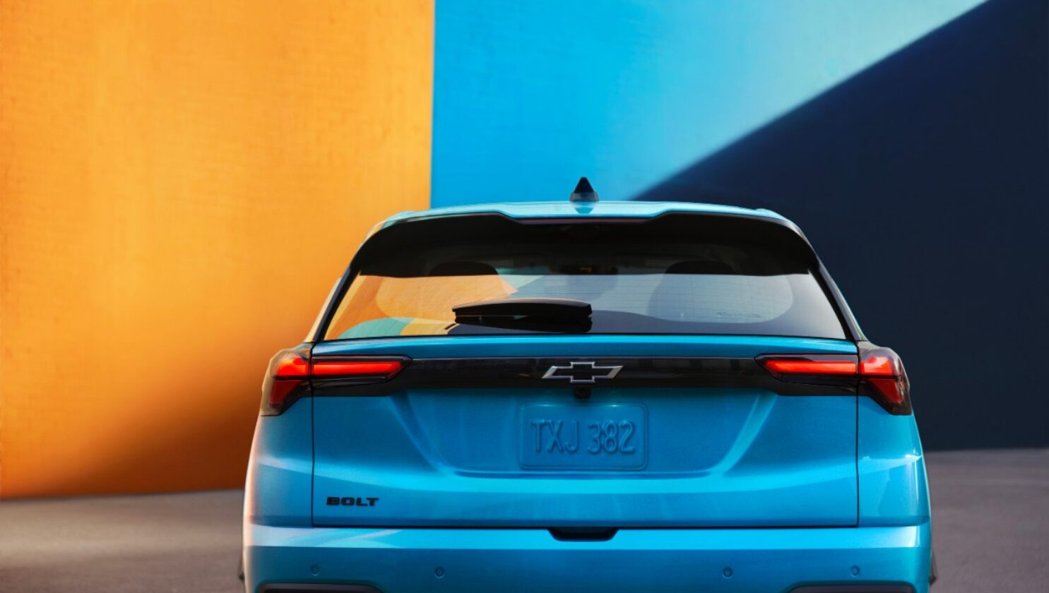 Rear view of the bolt ev lt in marina blue granby chevrolet quebec1777399176675